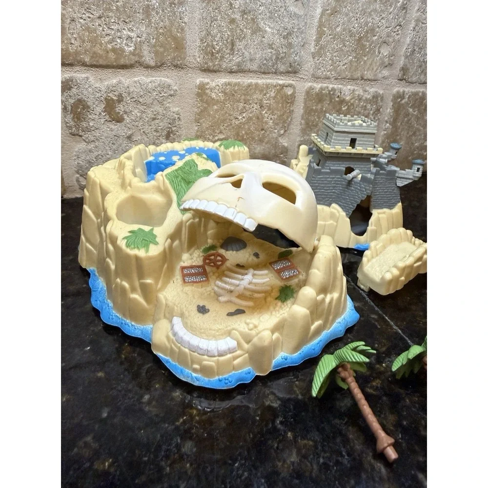 VTG Micro Machines Exploration Lost Treasure Lagoon Playset Skull‎ Island